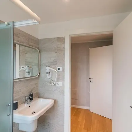Splendido Bilocale Corso Lodi Апартаменты *